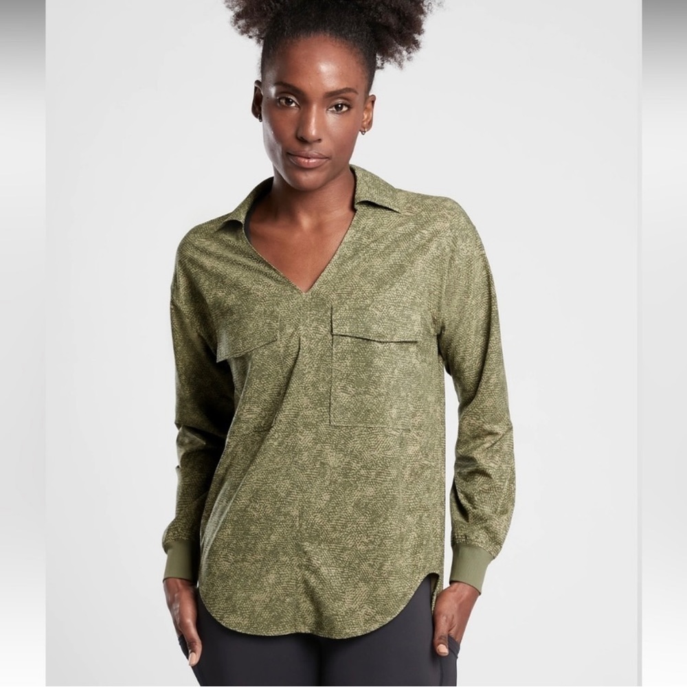 Athleta Tunic Zuma Printed Top V-neck Long Sleeve Snakeskin Green M